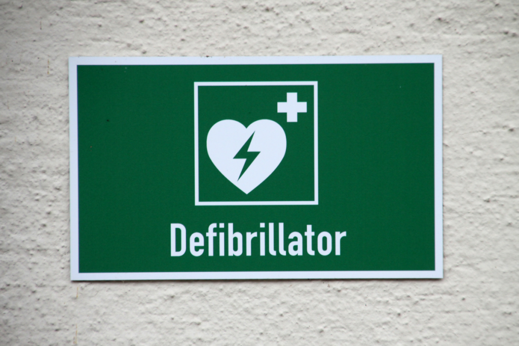 CPR and Defibrillator Training The NeedToKnow Basics